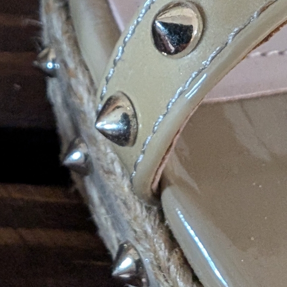 NWOT Gold Stud Heels - Picture 6 of 6